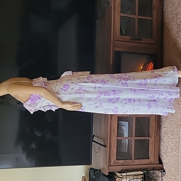 Premier Amour White & Purple Floral Maxi Amour Sleeveless Floral Maxi Dress - Picture 11 of 17